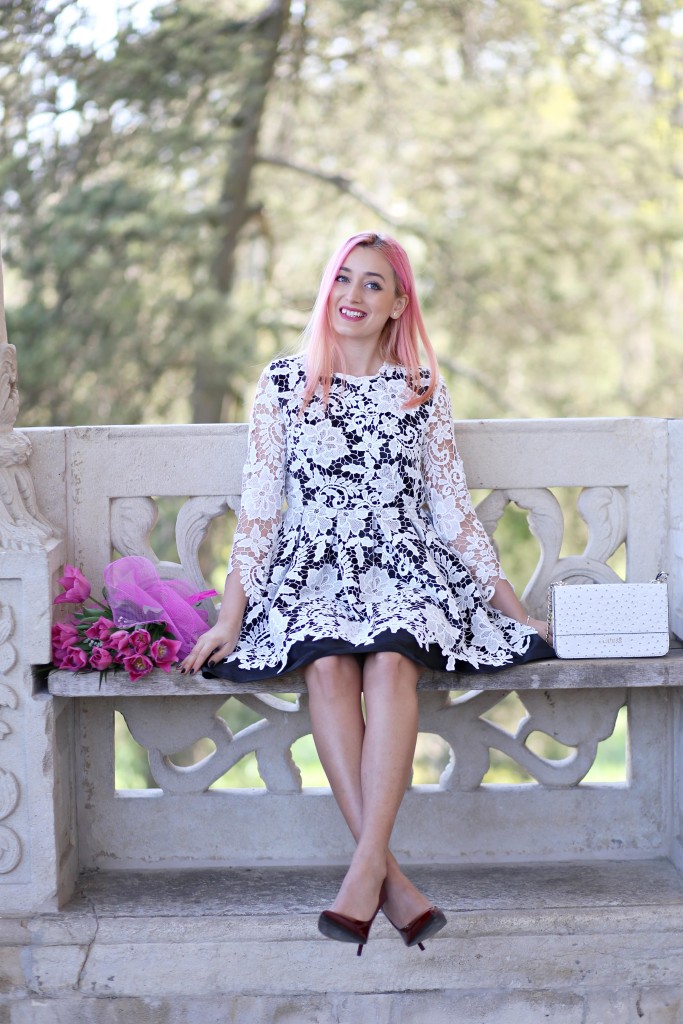 madalina misu, madalina misu fashion blog, blog de moda, blog, blogger, princess outfit, rochie de printesa, rochie din broderie, cum purtam rochia din broderie, palatul mogosoaia, mogosoaia palace, guess bag, zee lane, fashion days, shein, shein dress