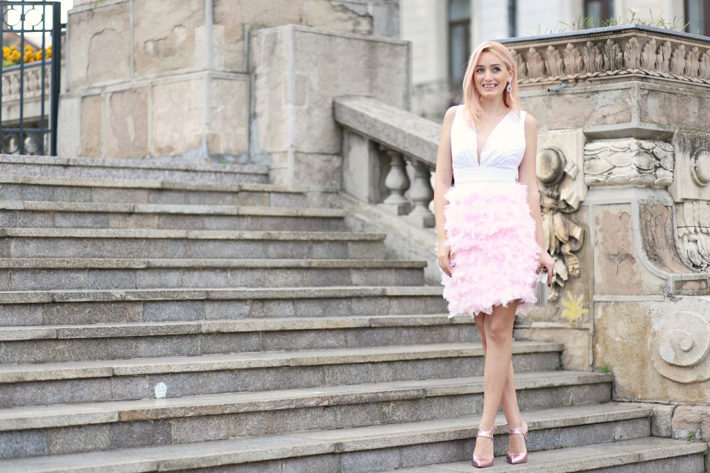 madalina misu, madalina misu fashion blog, blog de moda, fashion blog, ootd, outfit of the day, cum purtam rochia cu pene, rochia cu pene, moda 2016, trenduri vara 2016, rochie extravaganta, feathers dress