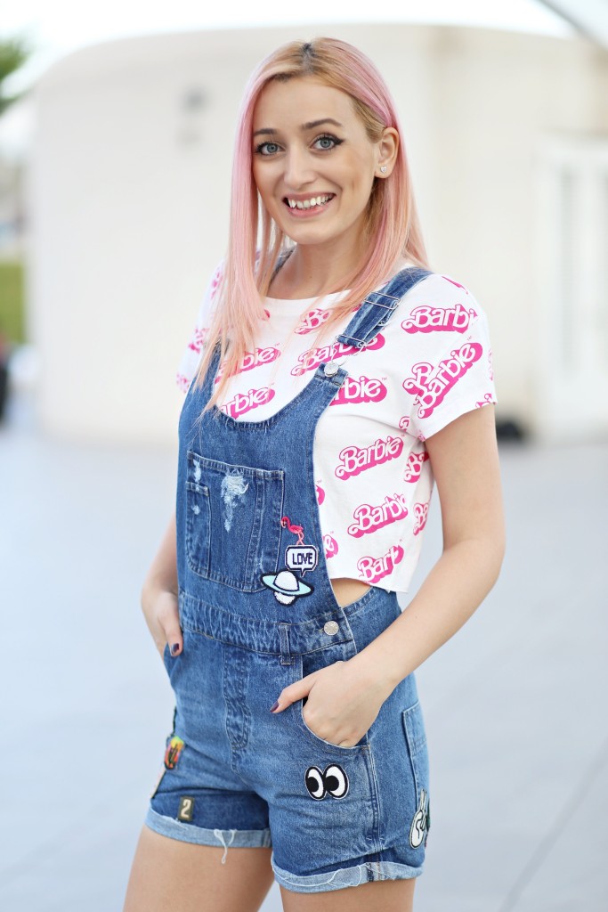 madalina misu, madalina misu fashion blog, madalina misu blog moda, salopeta din denim, cum purtam salopeta din denim, how to wear the denim romper, denim trend, trenduri vara 2016, salopeta din denim cu aplicatii, tricou barbie, barbie tee, love moschino bag, geanta love moschino, asos, promenada, blog de moda, fashion blog, top bloguri moda, top bloggeri, top fashion bloggers