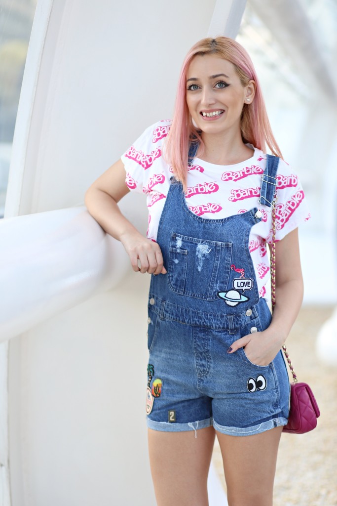 madalina misu, madalina misu fashion blog, madalina misu blog moda, salopeta din denim, cum purtam salopeta din denim, how to wear the denim romper, denim trend, trenduri vara 2016, salopeta din denim cu aplicatii, tricou barbie, barbie tee, love moschino bag, geanta love moschino, asos, promenada, blog de moda, fashion blog, top bloguri moda, top bloggeri, top fashion bloggers