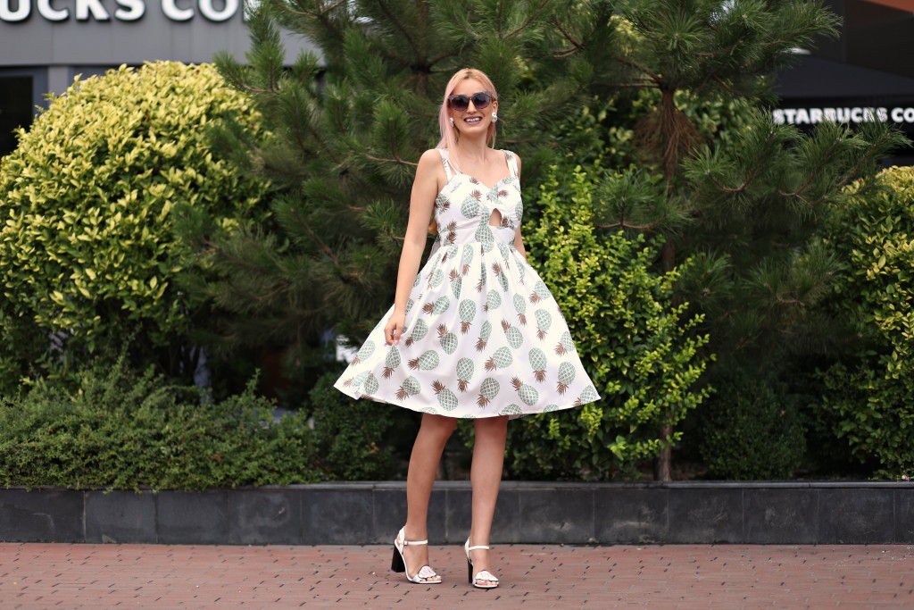 madalina misu, madalina misu fashion blog, blog de moda, top bloguri moda, top fashion blogs, top romanian bloggers, top bloggeri romani, zaful, zaful review, pineapple girl, pineapple fashion, pineapple dress, pineapple bag, asos