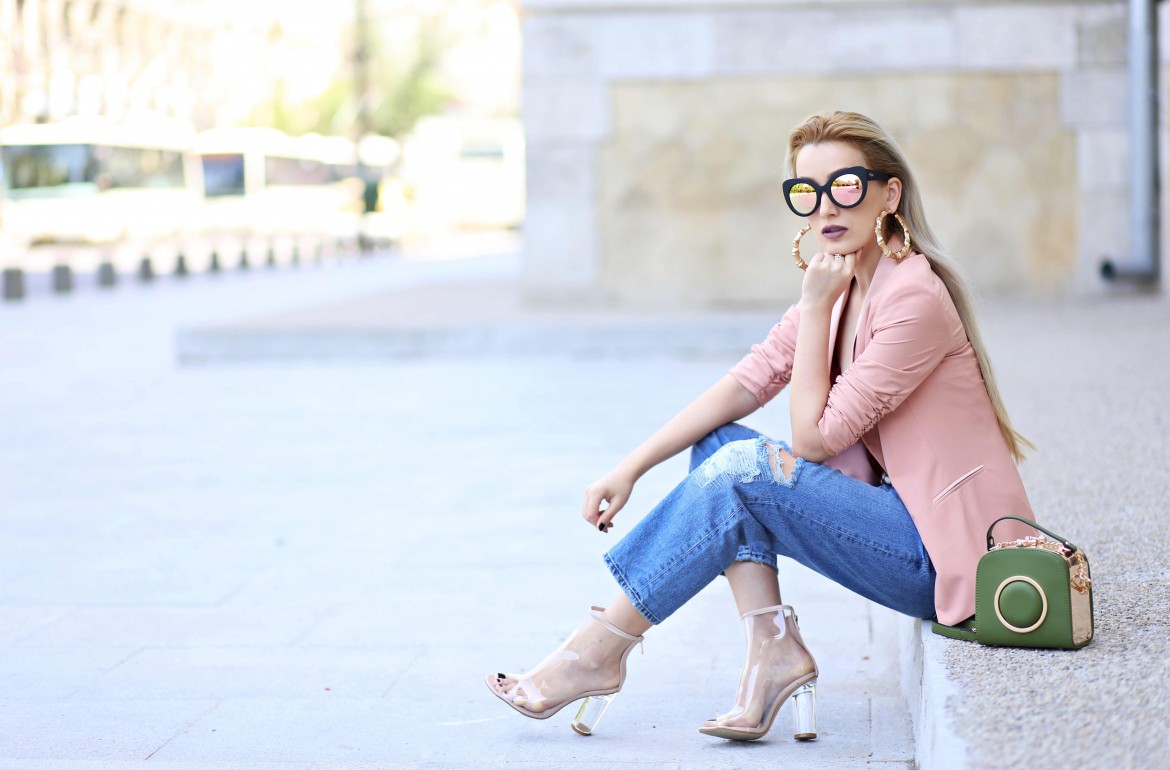 madalina misu, madalina misu fashion blog, blog de moda, fashion blog, cum mai purtam sacoul, sacou woman fashion, quay australia, quay sunnies, outfit of the day, ootd, how to style the blazer, cum purtam sacoul, corset si jeans, top bloguri romanesti, top fashion bloggers, top romanian bloggers, top bloguri moda romanesti, boohoo, woman fashion, h&m